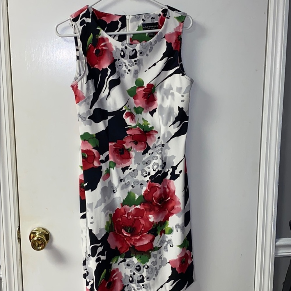Connected apparel floral shift cocktail dress
